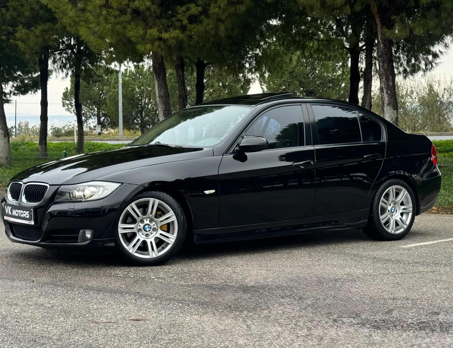 BMW 320d Premium arka çeyrek