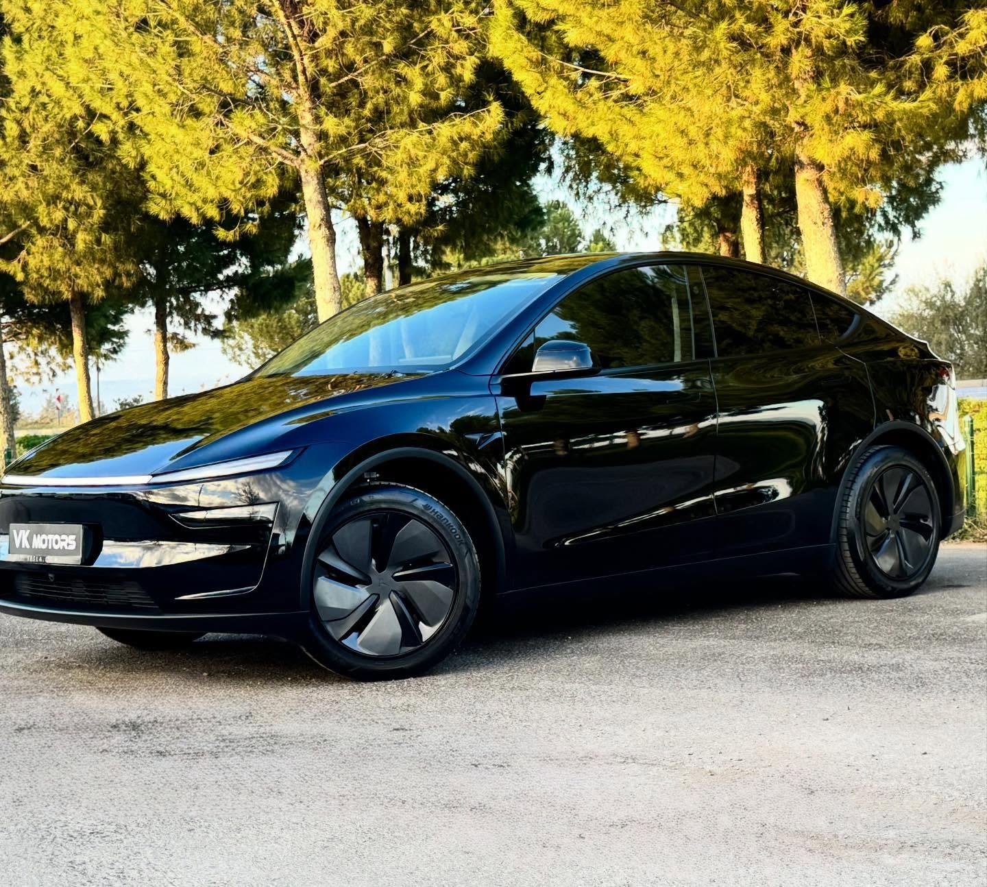 Tesla Model Y Premium arka çeyrek
