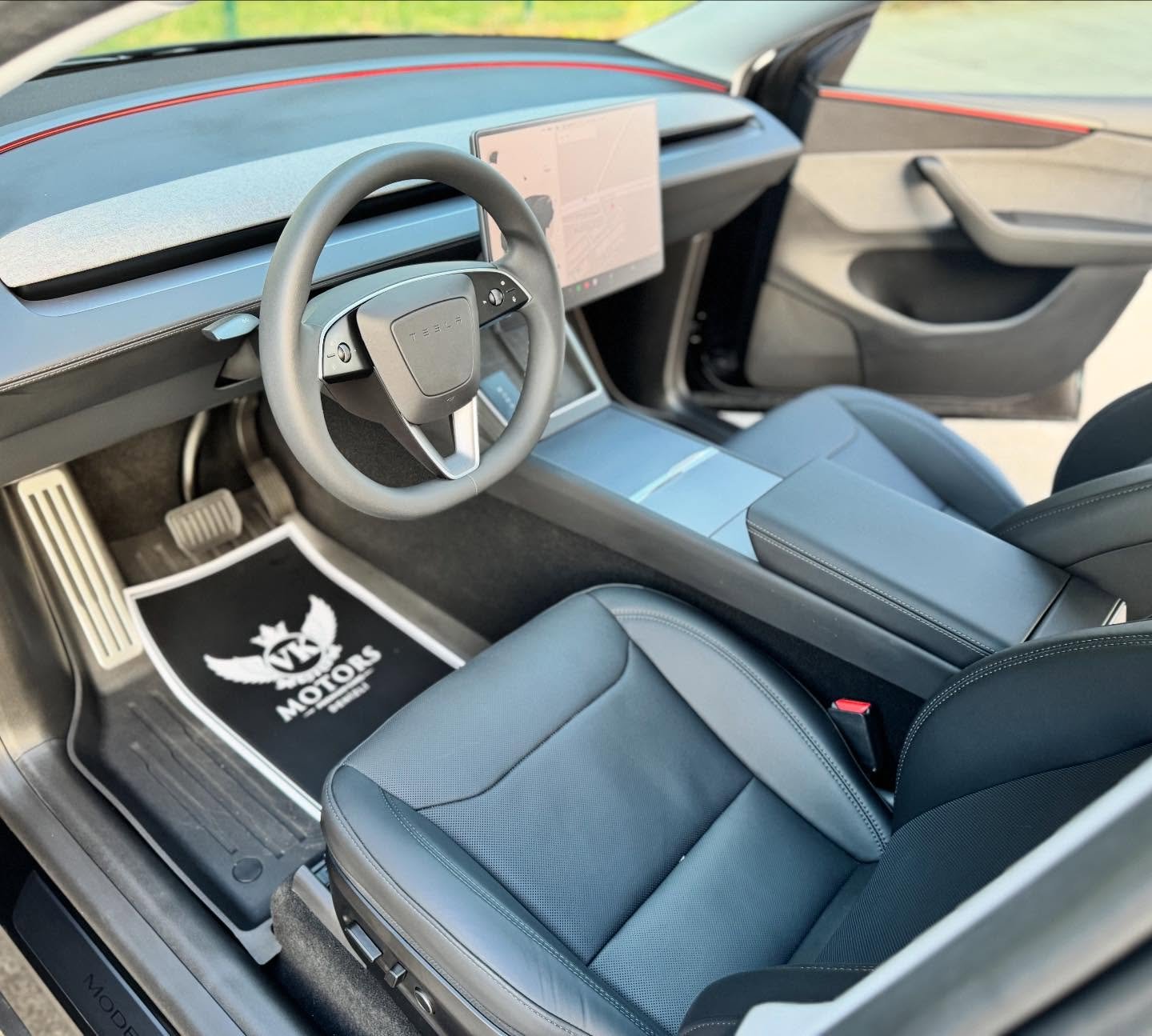 Tesla Model Y Premium iç görünüm